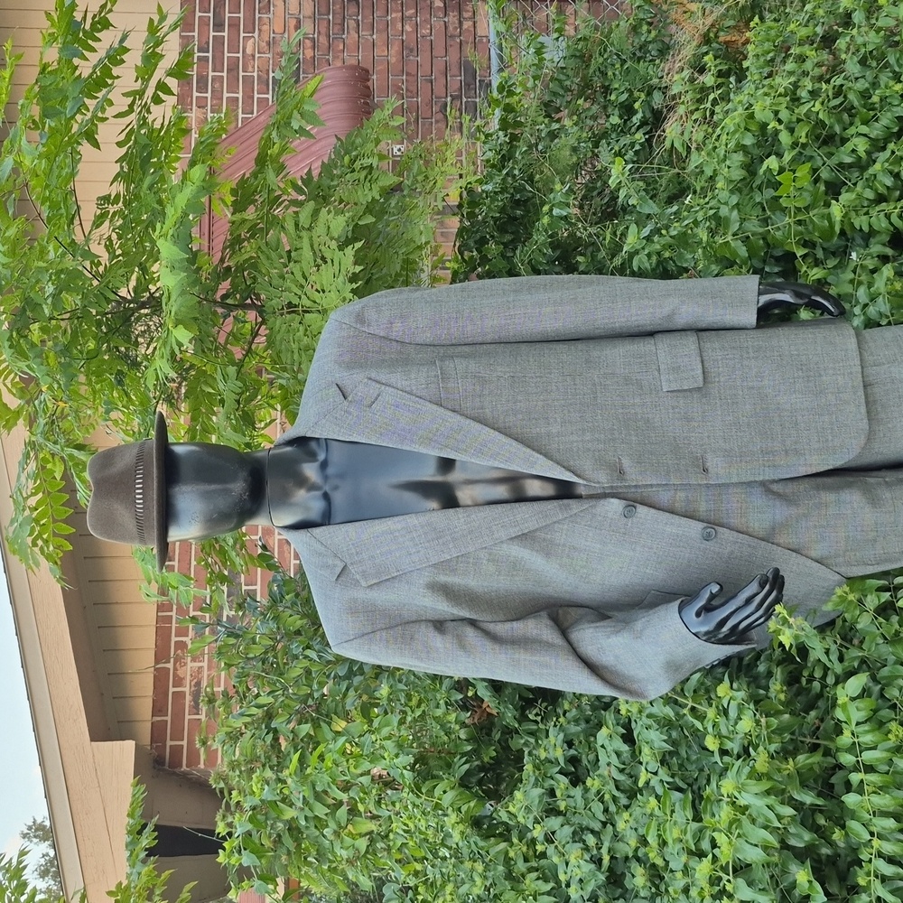Hart Schaffner & Marx Men's Vintage Gray (2) PC Classic Suit - Picture 4 of 17
